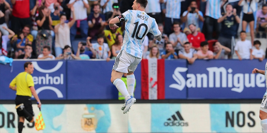 İspanya'da oynanan hazırlık maçında Estonya'yı 5-0 yenen Arjantin'in golleri Messi'den geldi