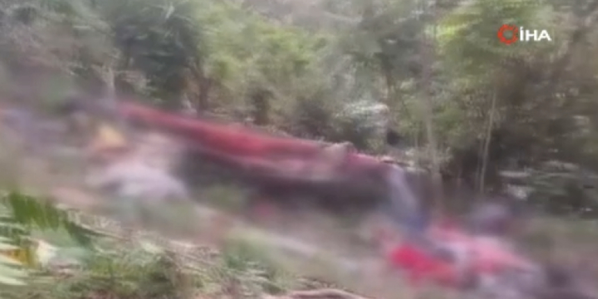 Yolcu otobüsü 200 metrelik vadiye uçtu! 25 kişi öldü, 4 yaralı var