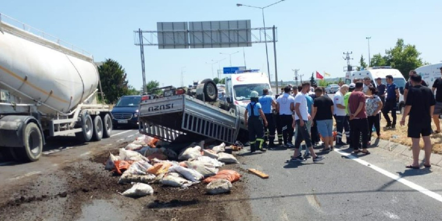 Freni boşalan kamyonet dehşet saçtı! Yaralılar var