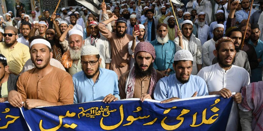 Hintli siyasi Sharma, Hazreti Muhammed’e hakaret etmişti! Pakistan’da protesto edildi