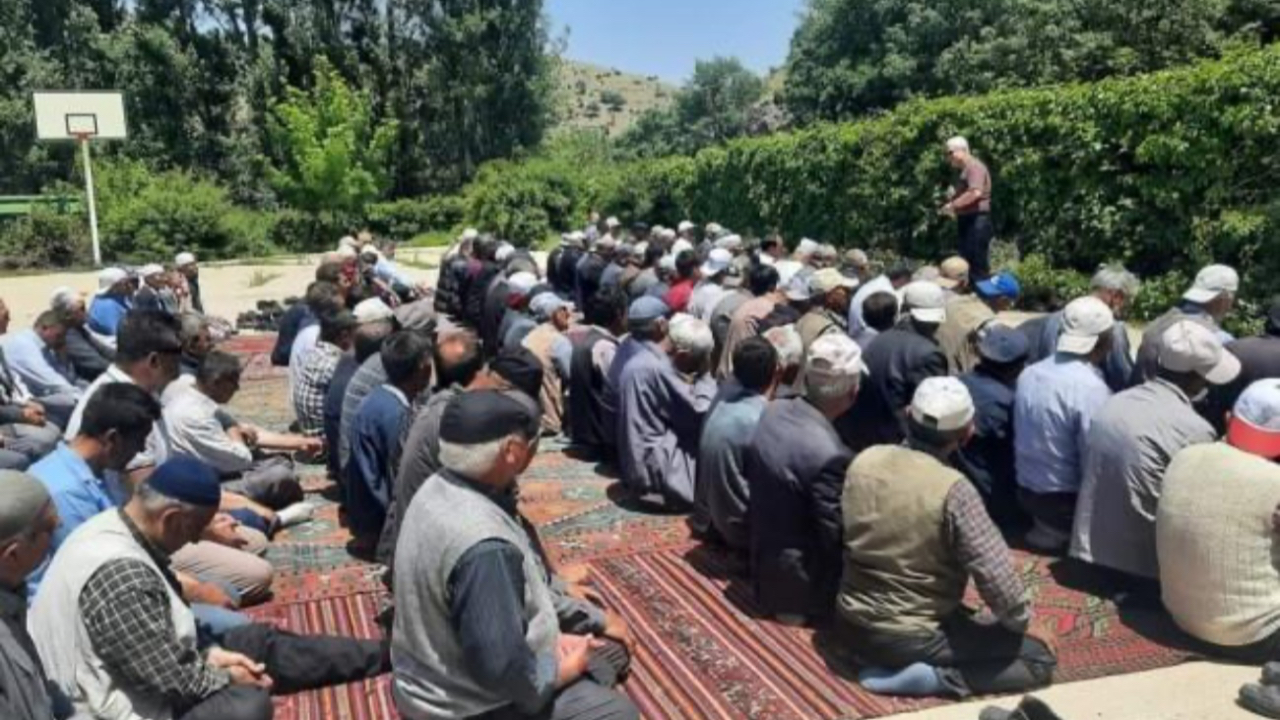 Böyle olay görülmedi: Aynı ilçenin bir tarafı sel bir tarafı kuraklık