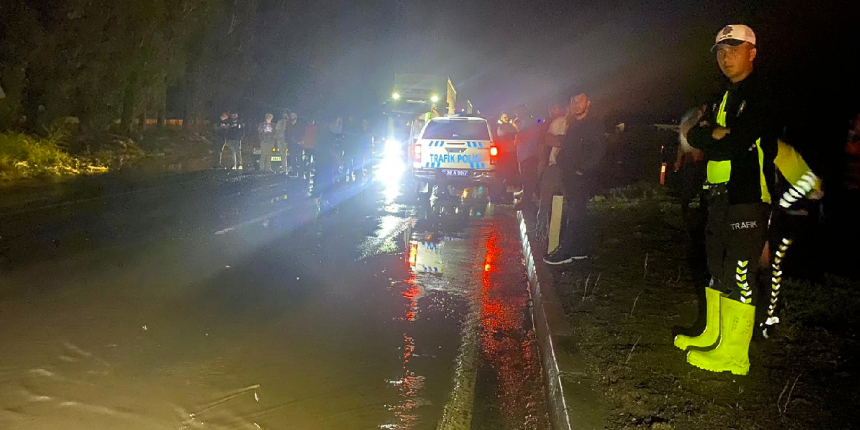 Sel nedeniyle kapanan Nevşehir-Aksaray karayolu trafiğe açıldı