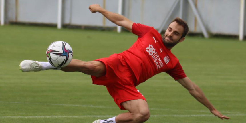 Sivasspor'da ikinci ayrılık yaşandı! Jorge Felix, sosyal medyadan yaptığı paylaşımla veda etti