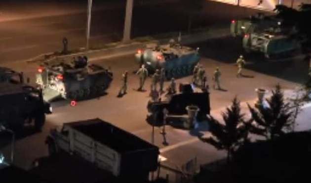 "Silahı 15 Temmuz gecesi Ankara Emniyeti'nin önünde dağıtmışlardı"