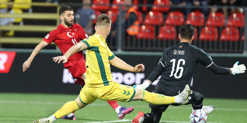 A Milli Futbol Takımı'nın genç oyuncusu Doğukan Sinik, ilk gollerini Litvanya’ya attı
