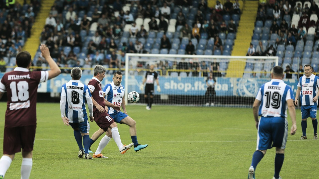 Bosna Hersek'te 26 yıl önceki derbi dönemin futbolcularıyla yeniden oynandı
