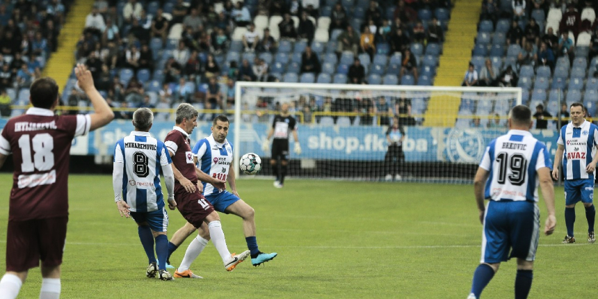 Bosna Hersek'te 26 yıl önceki derbi dönemin futbolcularıyla yeniden oynandı