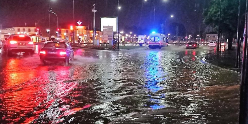Sivas’ta sağanak yağış, su baskınlarına neden oldu!