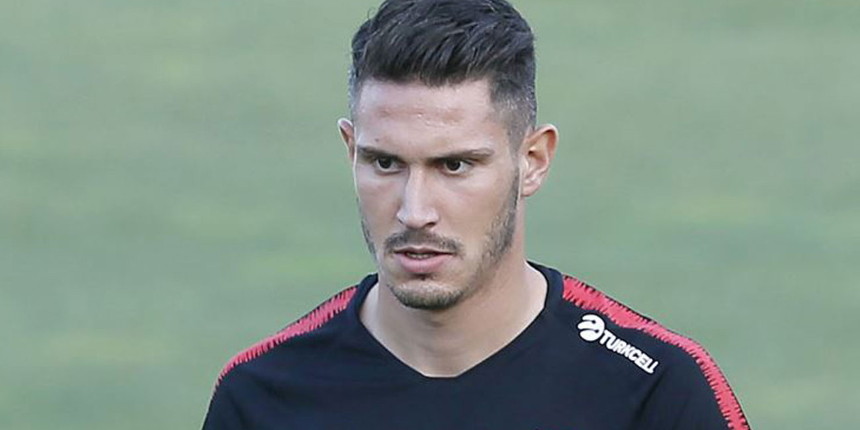 Beşiktaş'ın yerli stoper transferindeki hedefi, Hellas Verona'da forma giyen Mert Çetin!