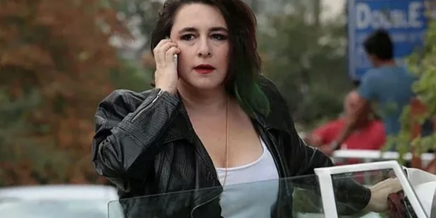 Esra Dermancıoğlu'nun külotlu çoraplı dansı olay oldu!