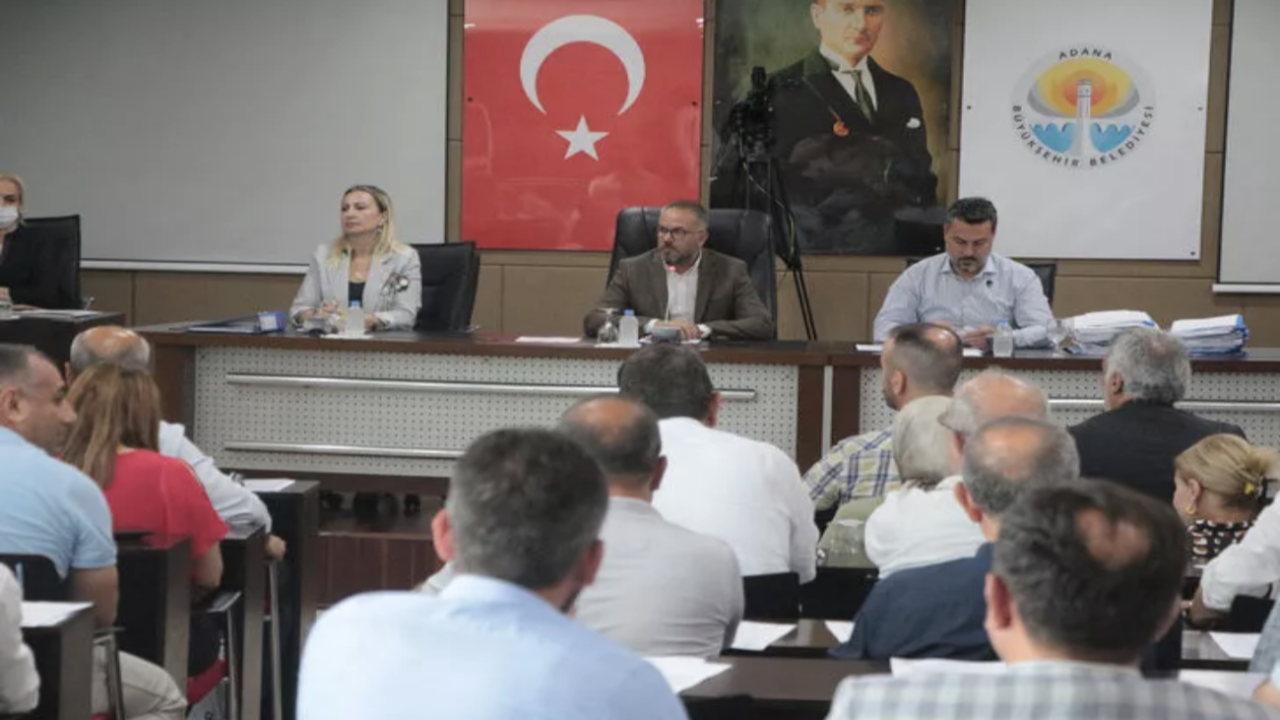 'Misyonum hükümeti devirmek' diyen Zeydan Karalar tepki çekti: 'Hükümeti devirmeye gücünüz yetmez'