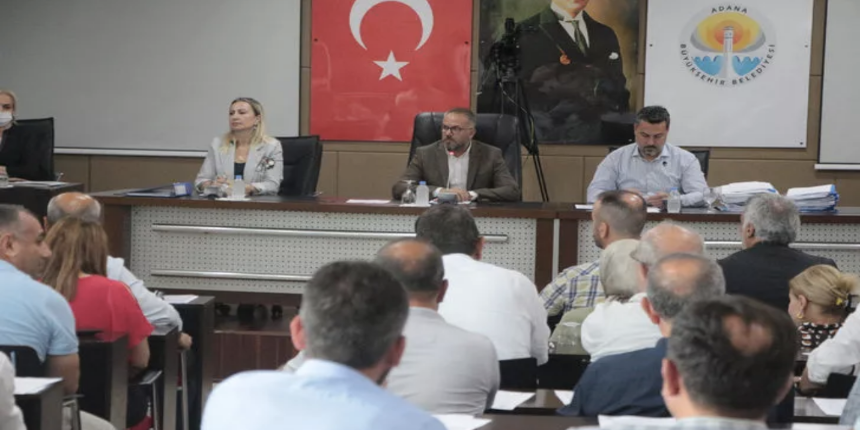 'Misyonum hükümeti devirmek' diyen Zeydan Karalar tepki çekti: 'Hükümeti devirmeye gücünüz yetmez'