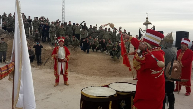Mehter takımından askerlere moral konseri...