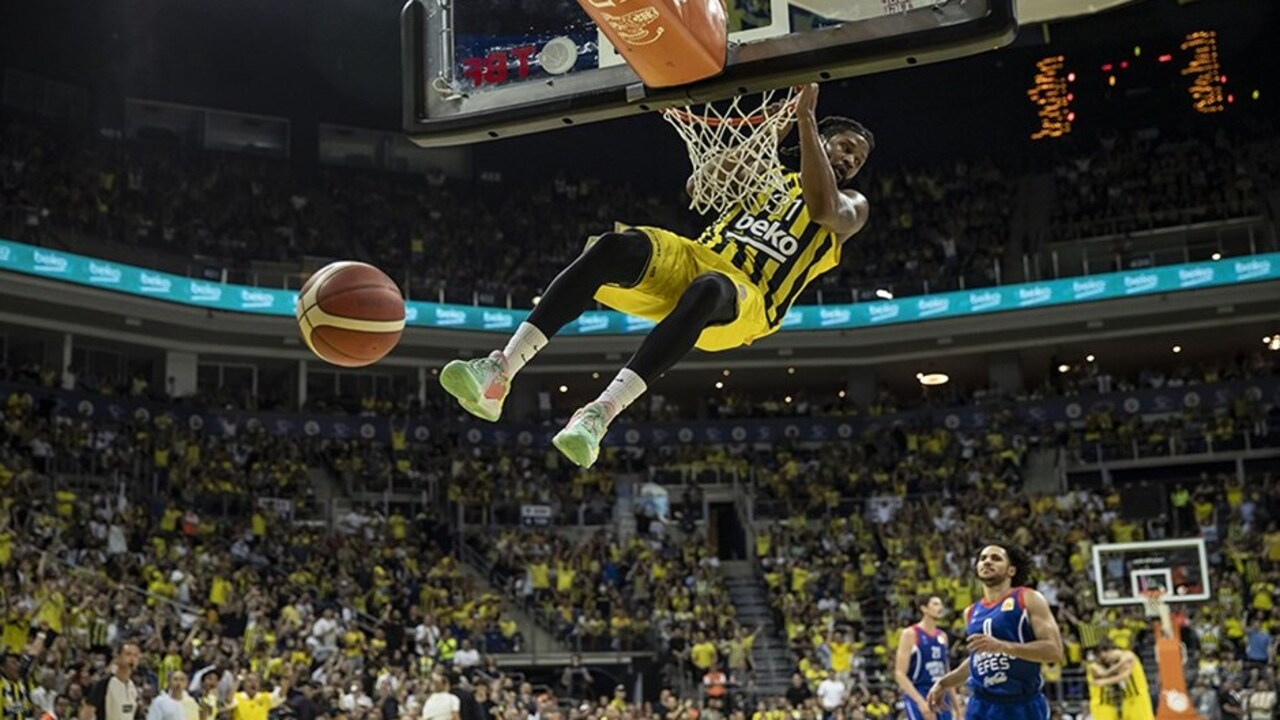 Fenerbahçe Beko:93 Anadolu Efes:78! Sarı Kanaryalar seriyi 2-0'a getirdi