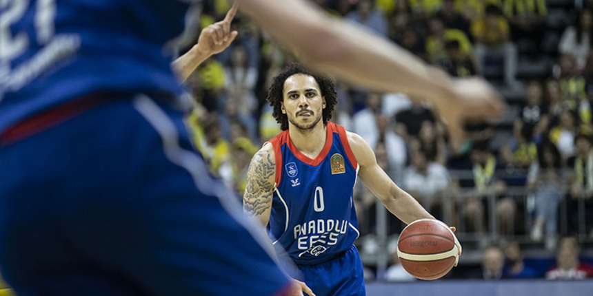ING Basketbol Süper Ligi ekiplerinden Anadolu Efes, Shane Larkin ile 2 yıllık yeni sözleşme imzaladı