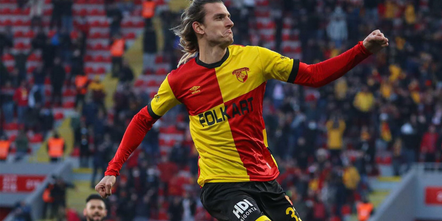Vida'yla yollarını ayıran Beşiktaş, stoper bölgesine Göztepeli Atınç Nukan'ı transfer etmek istiyor