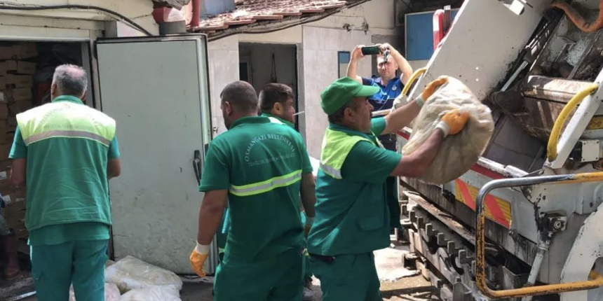 Ruhsatsız et işleme tesisinde skandal görüntüler: 3 ton eti yerden topladılar
