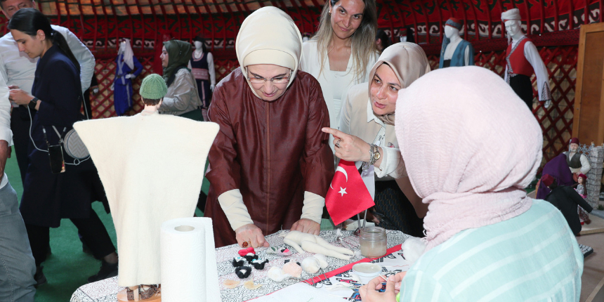 Emine Erdoğan Etnospor Kültür Festivali'ni ziyaret etti