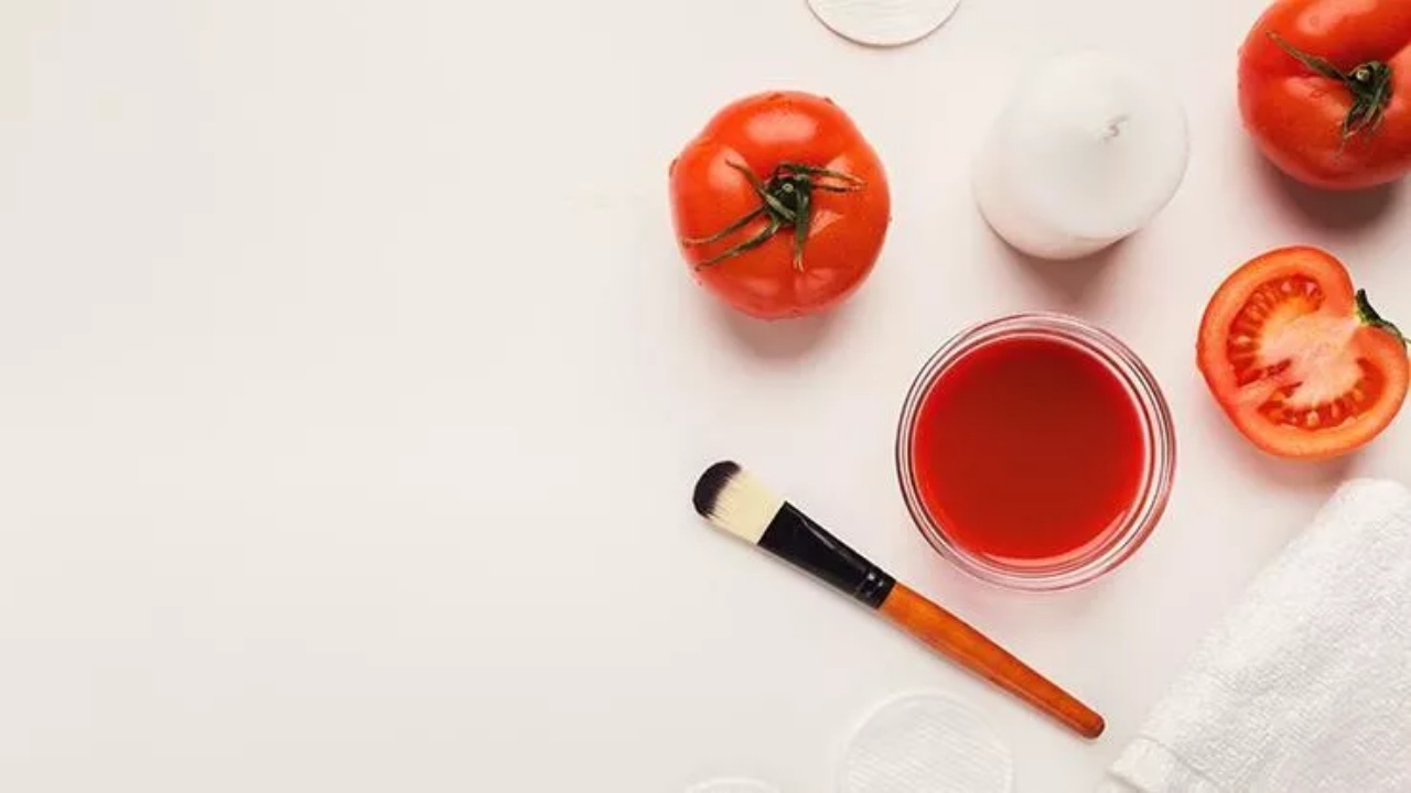 Yaz Cilt Bakımında Enfes Tat! Kolajen Patlaması Yapacak Ev Yapımı Domates ve Bal Maskesi