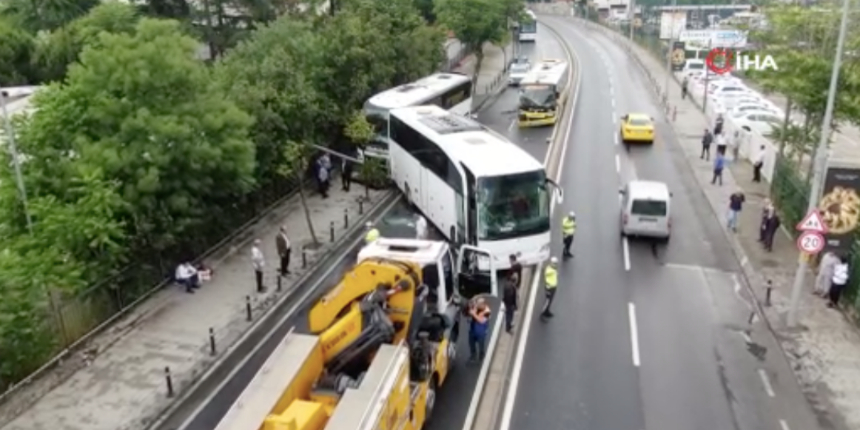 Üsküdar'da İETT otobüsü ile iki tur otobüsü çarpıştı: Facia kıl payı atlatıldı!