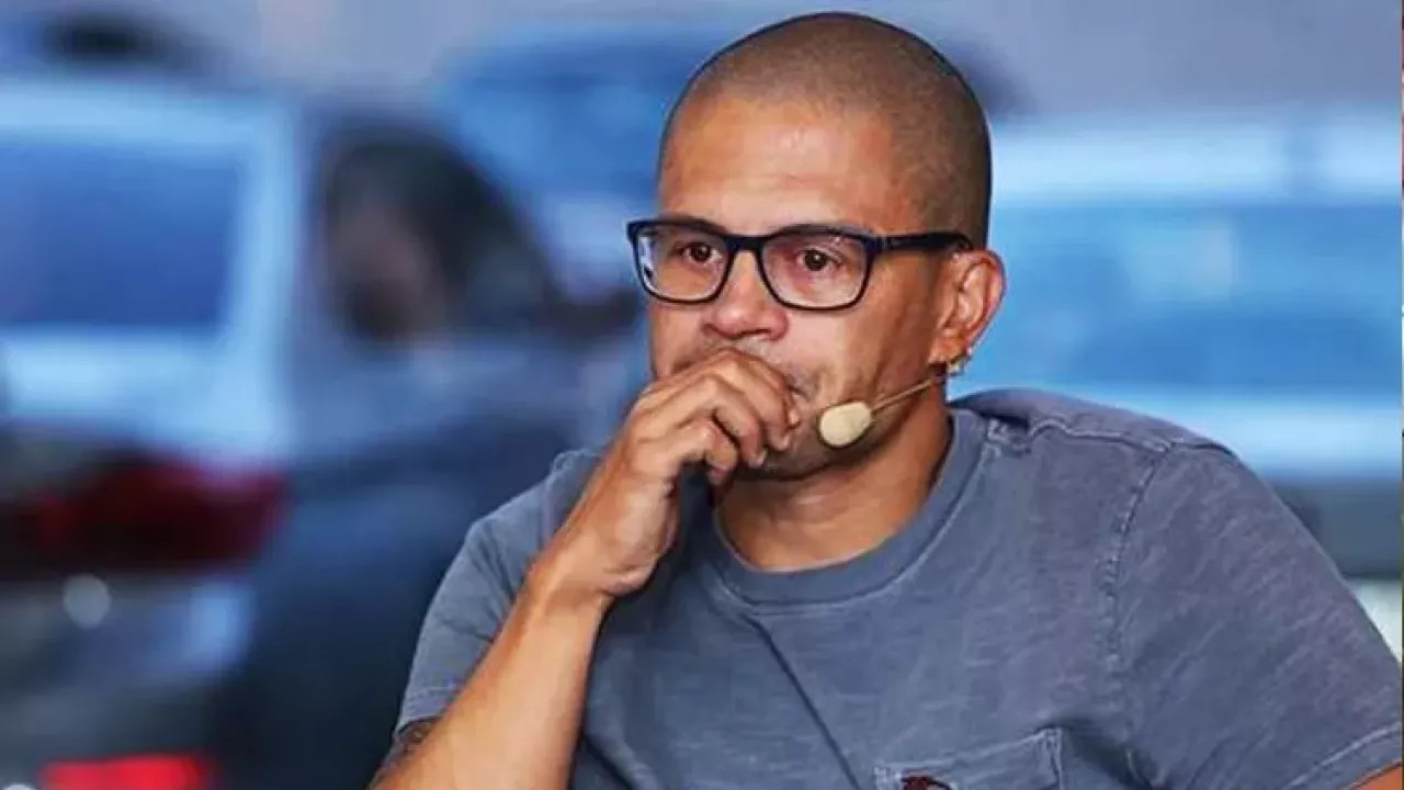 Alex de Souza'nın acı günü: Babasının ölümünü sosyal medya hesabından duyurdu!