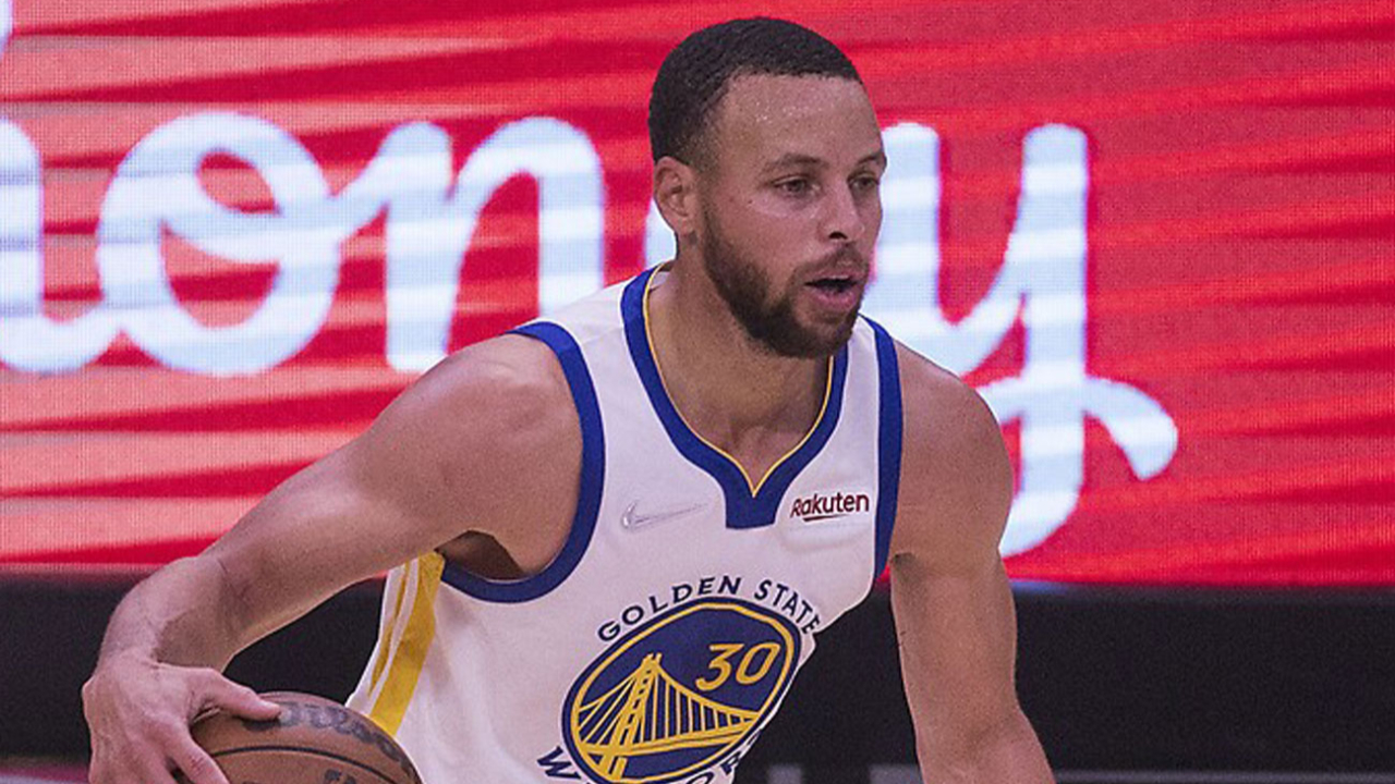 Stephen Curry'nin Boston Celtics karşısında yıldızlaştığı maçta Golden State Warriors seriyi eşitledi