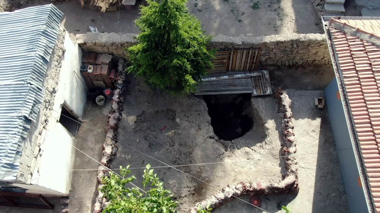 Su birikintileri çekildi, gizemli kemik parçaları evin bahçesinden çıktı
