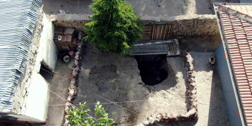 Su birikintileri çekildi, gizemli kemik parçaları evin bahçesinden çıktı