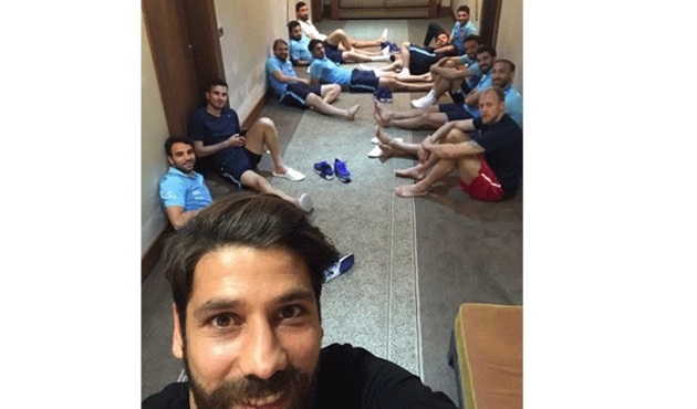 Gazeteciye dayak sonrası ilk poz!