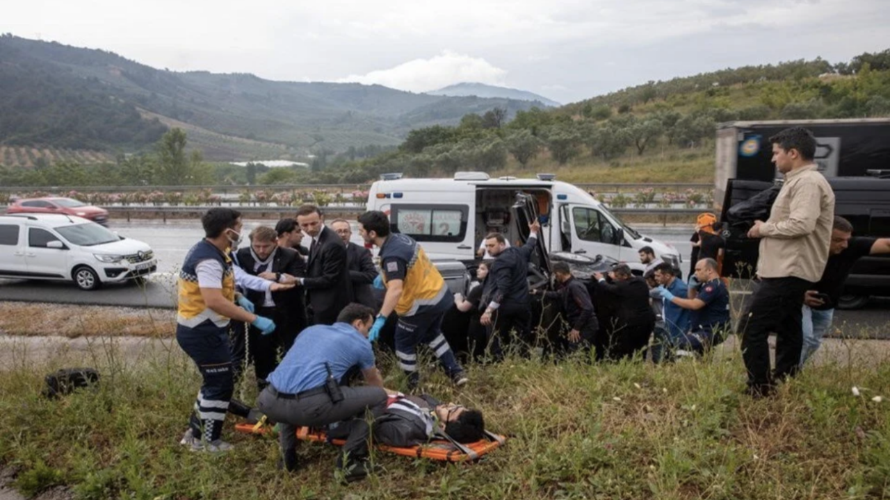 TBMM Başkanı Şentop'un koruma ekibi kaza yaptı