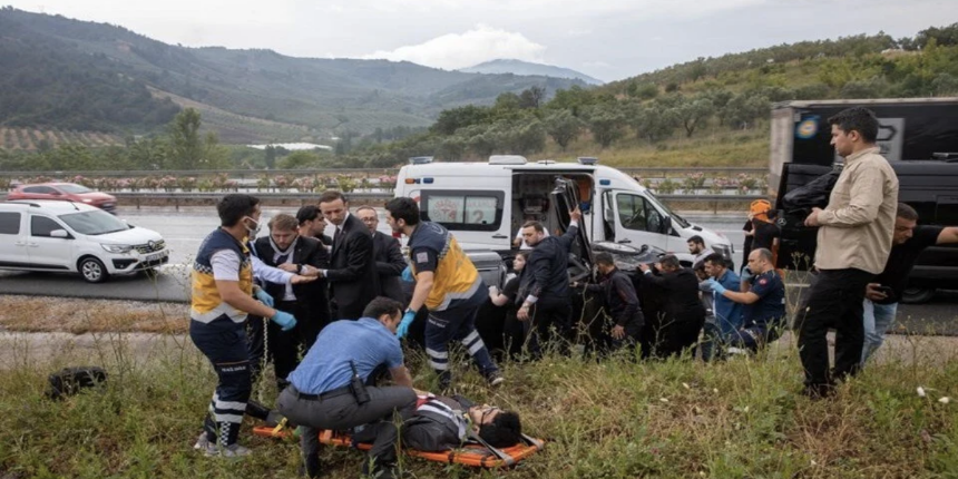 TBMM Başkanı Şentop'un koruma ekibi kaza yaptı
