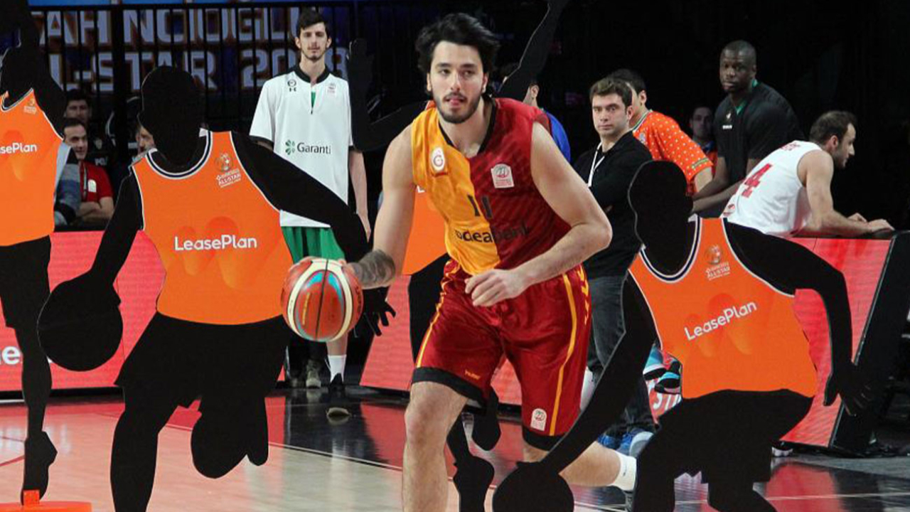 ING Basketbol Süper Ligi ekiplerinden Aliağa Petkimspor, Galatasaray'dan Ege Arar'ı transfer etti