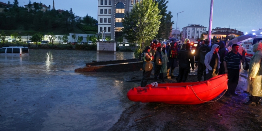 Bilanço ağırlaşıyor... Sel ve su baskını yaşanan Ankara'da hayatını kaybedenlerin sayısı 3'e yükseldi!