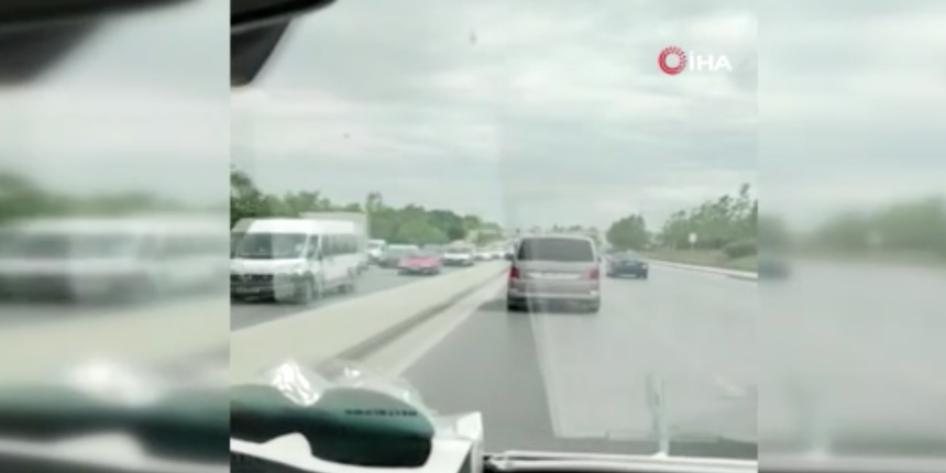 Ambulans defalarca siren çaldı ama yol vermedi
