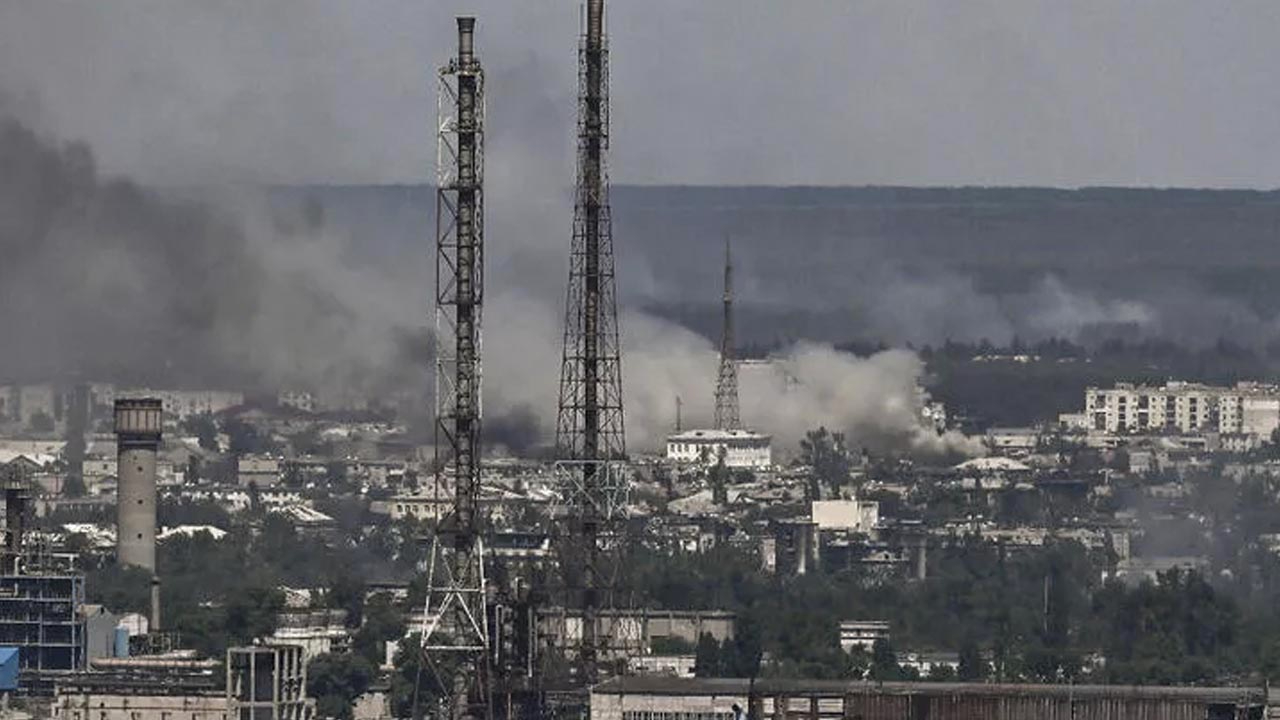 Severodonetsk'ten tedirgin eden haberler geldi: Kimyasal tesiste yangın çıktı, siviller mahsur kaldı