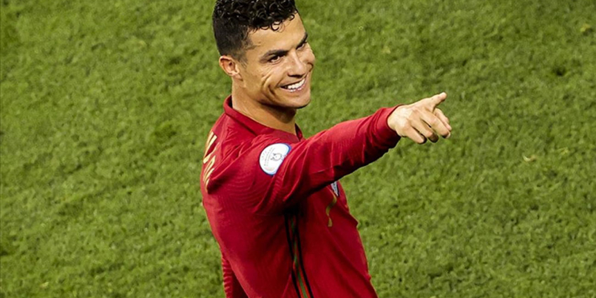 Portekizli yıldız futbolcu Cristiano Ronaldo, geride kalan 20 sezona 815 gol sığdırdı