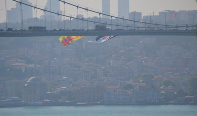 Köprüde bir sarı lacivert eksik