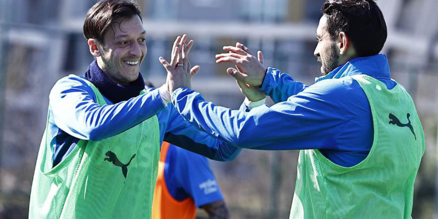 Fenerbahçe'de Mesut Özil endişe yaratıyor! Takımda kalacağını belirtmişti