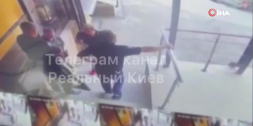 Ukraynalı askerin skandal görüntüleri ortaya çıktı: Oyun oynayan çocuklara ateş açtı