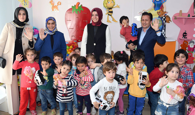 Bakan Kaya'dan çok özel mesaj! "Yetimler Müslümanlara emanet edilmiştir"