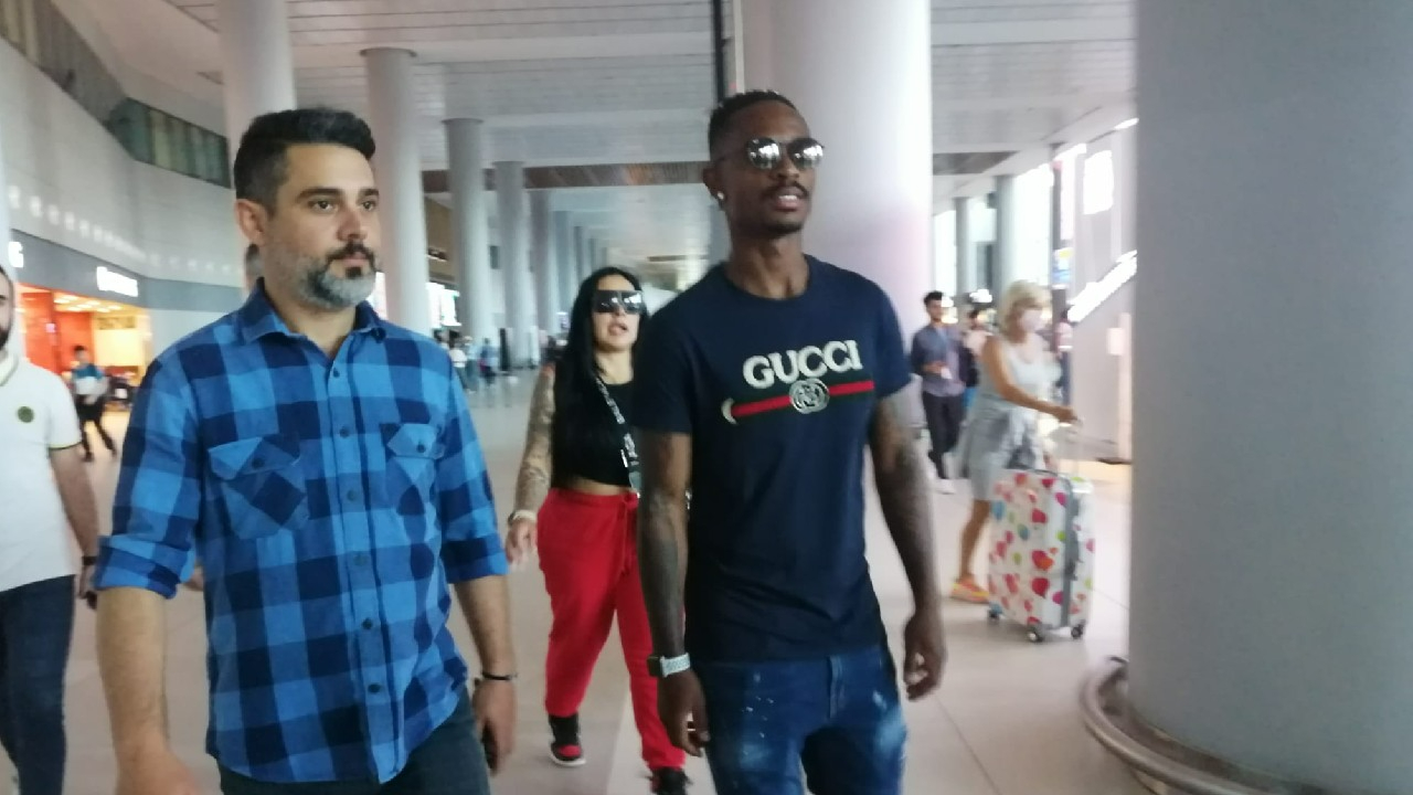Fenerbahçe'nin yeni transferi Brezilyalı futbolcu Lincoln Henrique İstanbul'a geldi
