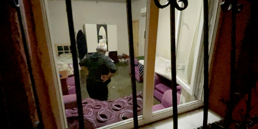 Adana'da sağanak nedeniyle ev ve iş yerlerini su bastı