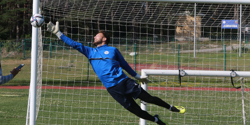 Geçen sezon Çaykur Rizespor'da forma giyen kaleci Tarık Çetin'in Süper Lig'deki talipleri artıyor