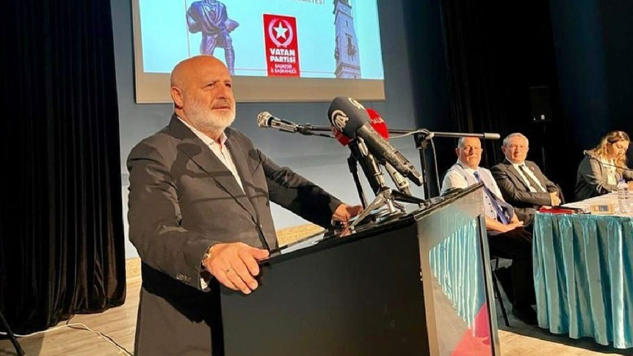 Ünlü işadamı Ethem Sancak, artık yoldaşı Doğu Perinçek’in partisinin toplantılarında boy gösteriyor!