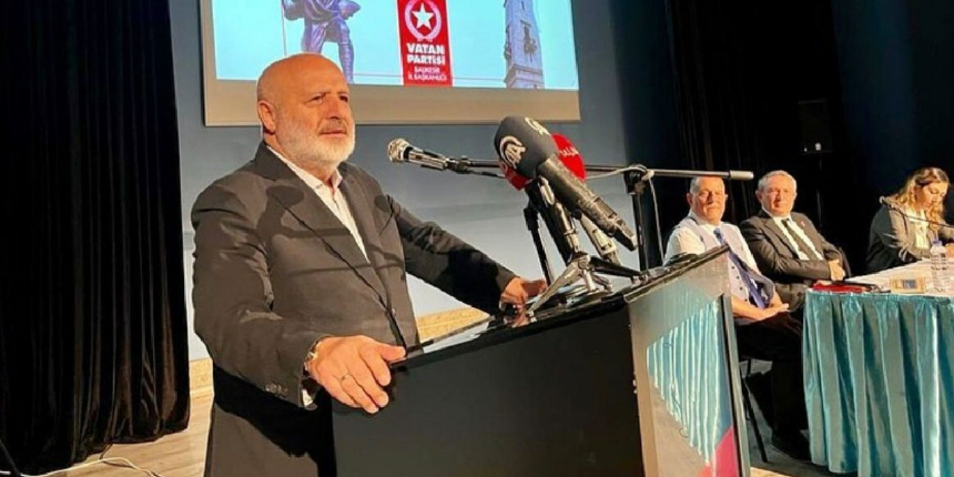 Ünlü işadamı Ethem Sancak, artık yoldaşı Doğu Perinçek’in partisinin toplantılarında boy gösteriyor!