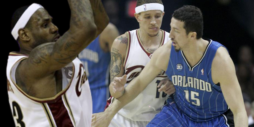 Eski NBA oyuncusu ve Lebron James'in bir dönem takım arkadaşı olan Delonte West'in dilencilik yaptığı iddiası