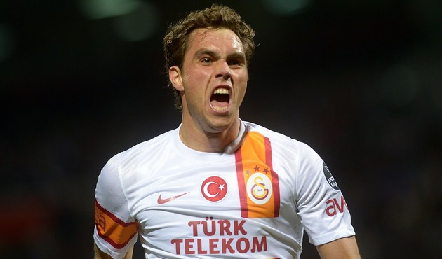 36 yaşındaki Elmander 1,5 yıllık sözleşme imzaladı...