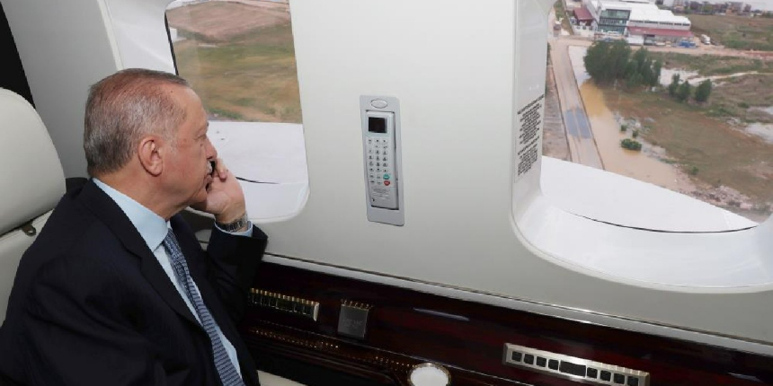 Cumhurbaşkanı Erdoğan, selden etkilenen Akyurt'ta havadan incelemede bulundu!