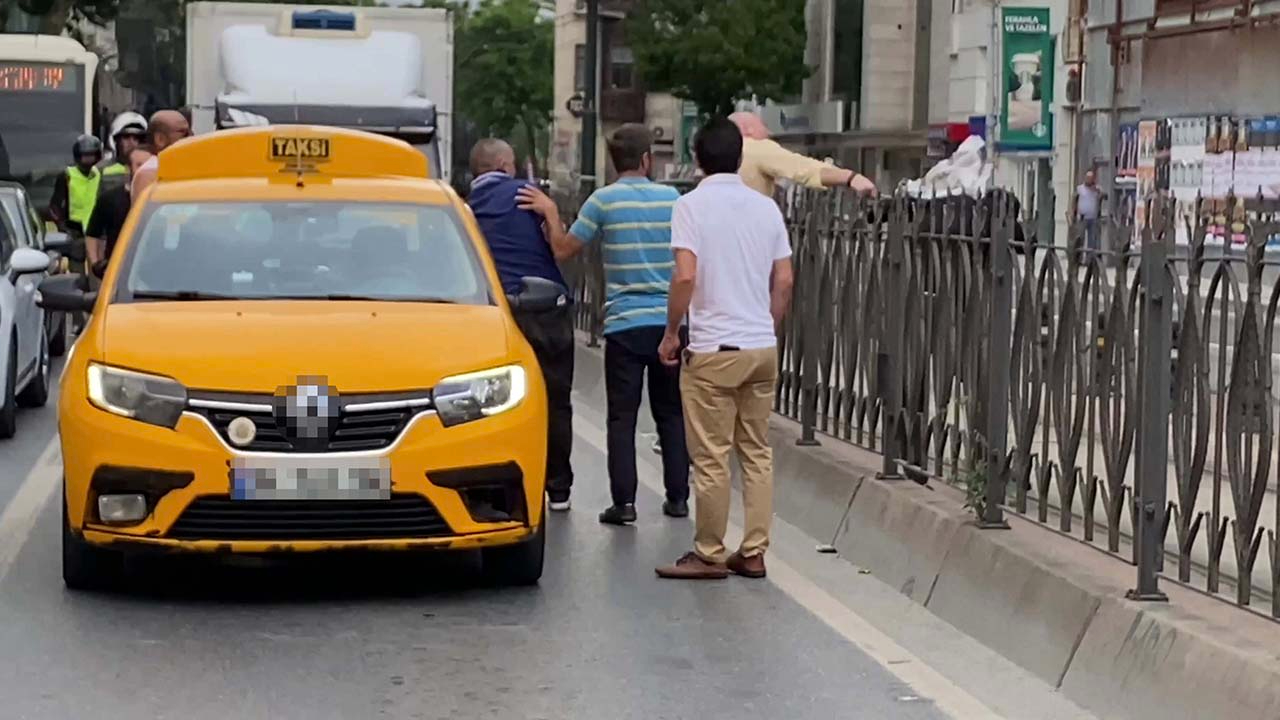 Trafik magandası taksiciyi darp etti, kavgayı ayırmaya çalışanlara bijon anahtarıyla saldırdı