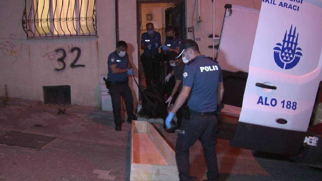 Evinin balkonunda kafasından vurulmuş halde bulundu!